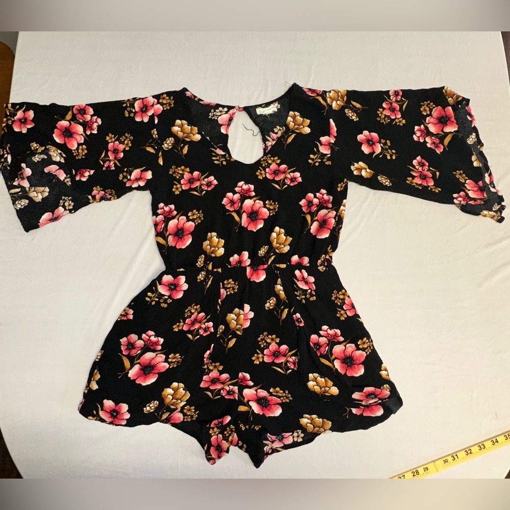 Cotton Bleu • Floral Romper Lined With Split Sleeves and Lining • Size Small